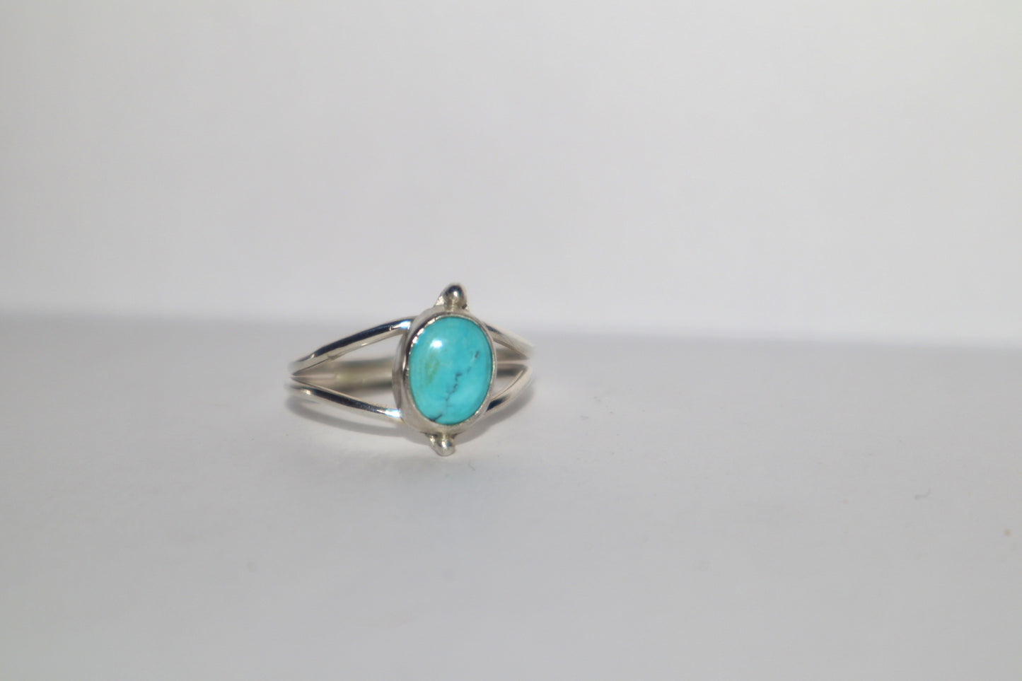 Split band turquoise oval ring
