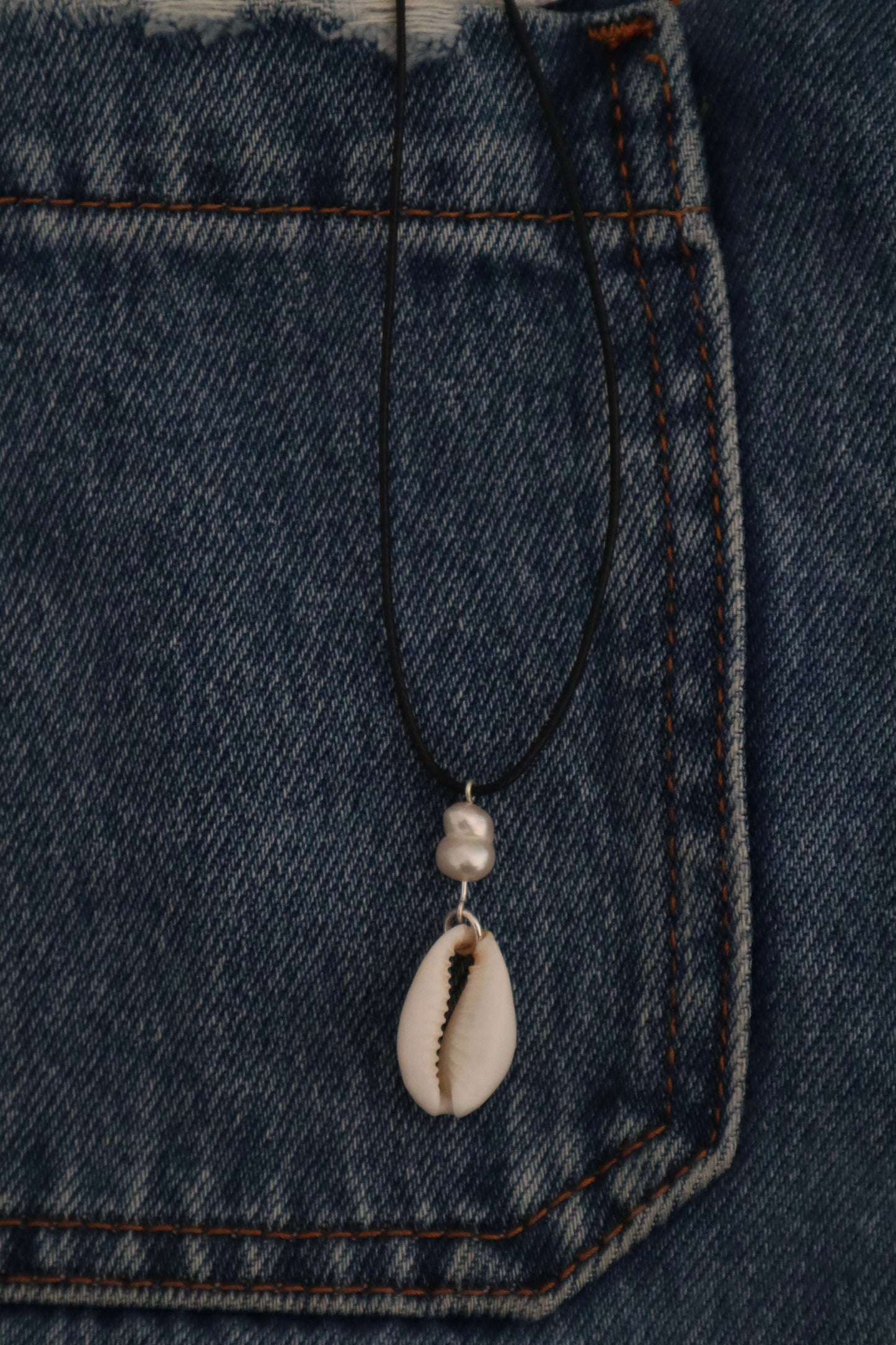 White pearl x cowrie shell wax cord necklace
