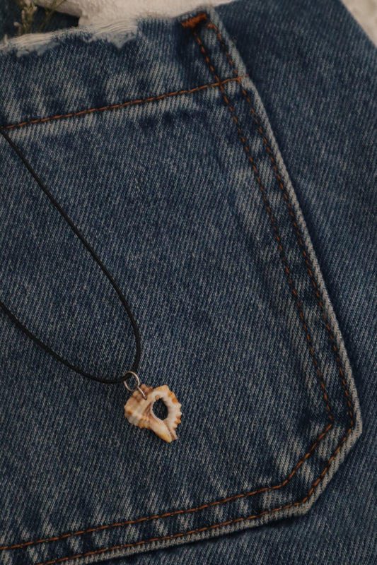 Shell wax cord necklace