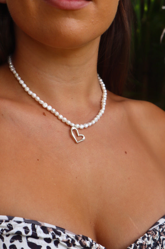 Heart x pearl necklace
